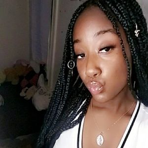 Meet your Posher, Sakiyah